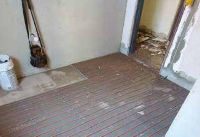 Underfloor heating over 10 mm Thermasheet on a slab